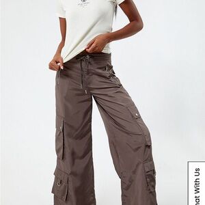 NWT PacSun women’s satin baggy cargos brown M